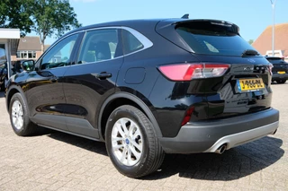 Ford Kuga Ford Kuga 1.5 EcoBoost Titanium 120pk Wegklapbare Trekhaak | Navigatie | Parkeersensoren | Apple Carplay | Metaal lak | Dealer onderhouden - afbeelding nr 5