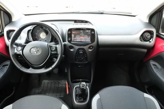 Toyota Aygo Toyota Aygo 1.0 VVT-i x-play | Apple Carplay & Android auto | Achteruitrijca - afbeelding nr 3