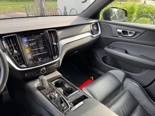 Volvo V60 Volvo V60 2.0 T6 Recharge AWD R-Design R-Design/Airco/Lichtmetalen velgen/Stoelverw. - afbeelding nr 22