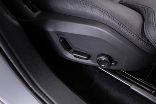 Volvo XC60 Volvo XC60 2.0 T6 398PK AWD Recharge Plus Dark | PANORAMADAK | Vapour Grey | PHEV - afbeelding nr 6