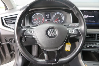 Volkswagen Polo Volkswagen Polo 1.0 TSI 95 PK Comfortline , Trekhaak , Stoelverwarming , Navigatie , Parkeersensoren , Climate control , 17