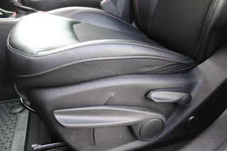 Jeep Compass Jeep Compass 4xe 240PK PHEV TRAILHAWK AUTOMAAT | NAVIGATIE | ACHTERUIRIJCAMERA | APPLE CARPLAY / ANDROID AUTO | DIGITALE COCKPIT | XENON KOPLAMPEN | 17