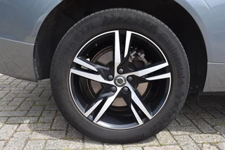 Volvo XC60 Volvo XC60 2.0 T8 Twin Engine AWD R-Design | Pano | Winterpakket | Trekhaak | Camera | - afbeelding nr 5