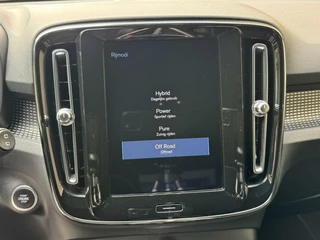Volvo XC40 Volvo XC40 1.5 T5 Twin Engine R-Design Automaat | Achteruitrijcamera | LED verlichting | Trekhaak uitklapbaar | Stoelverwarming | Climate control | Cruise control adaptief | Dode hoek detectie | Getint glas | Parkeersensoren voor en achter - afbeelding nr 25