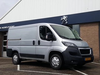 Peugeot Boxer GB 330 L1H1 BlueHDi 130PK Premium Pack Navigatie | AIRCO | Cruise control | Achteruitrijcamera | P-hulp | Vloerplaat | Zijdwandbeplating | BT