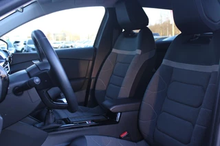 Citroën C4 Citroen C4 1.2 130PK FEEL PACK | NAVIGATIE | HEAD UP DISPLAY | ACHTERUITRIJ CAMERA | APPLE CARPLAY/ANDROID AUTO | LICHTMETALEN VELGEN | PARKEER SENSOREN | CLIMATE CONTROL | AFNEEMBARE TREKHAAK | EXTRA GETINTE ACHTER RUITEN | - afbeelding nr 27