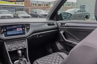 Volkswagen T-Roc Volkswagen T-Roc Cabrio 1.5 TSI R-Line ACC VIRTUAL COCKPIT STOELVERWARMING AUTOMAAT LEDER CAMERA - afbeelding nr 32