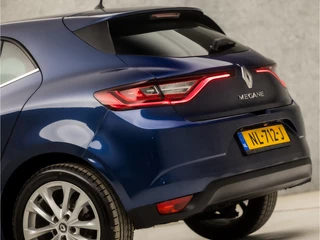 Renault Mégane (NAVIGATIE, CLIMATE, LED KOPLAMPEN, KEYLESS, SPORTSTOELEN, GETINT GLAS, PARKEERSENSOREN, LANE ASSIST, CRUISE, NIEUWE APK, NIEUWSTAAT) - afbeelding nr 11