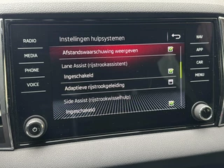Škoda Karoq Skoda Karoq 1.5 TSI Sportline Automaat | Stoelverwarming | Apple CarPlay | LED verlichting | Trekhaak uitklapbaar | Adaptieve cruise control | Dode hoek detectie | Voorruitverwarming | Parkeersensoren voor en achter | Achteruitrijcamera - afbeelding nr 25