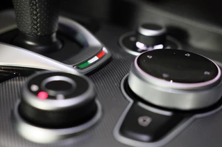 Alfa Romeo Giulia Alfa Romeo GIULIA 2.0 T GME AWD Tributo Italiano / FACELIFT / Digital Cockpit / Acc / HK / Leder / Elek Stoelen / Camera / 19 Inch - afbeelding nr 17