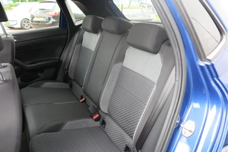 Volkswagen Polo Volkswagen Polo 1.0 TSI 95pk 2x R-Line , Virtual cockpit, Panorama schuifdak , Led , Navi , Carplay . LMV PDC etc. . - afbeelding nr 18