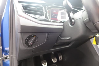 Volkswagen Polo Volkswagen Polo 1.0 TSI 95pk 2x R-Line , Virtual cockpit, Panorama schuifdak , Led , Navi , Carplay . LMV PDC etc. . - afbeelding nr 44