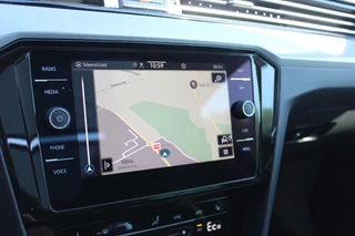 Volkswagen Passat Volkswagen Passat Variant 1.4 TSI PHEV 218pk 6-DSG GTE Business Highline | PanoramaDak | Zomer- en winterset | Carplay | - afbeelding nr 16