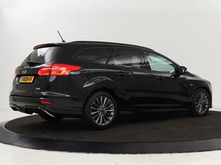 Ford Focus Ford Focus 1.0 EcoBoost 140pk ST-Line |  Stoel & stuurverwarming | Xenon | Carplay | Navigatie | Climate control | Parkeerhulp | Cruise control - afbeelding nr 30