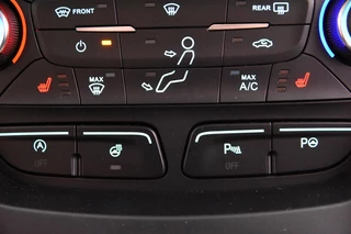Ford Kuga Ford Kuga 1.5 EcoBoost Titanium *Leer*Navigatie*Stoelverwarming*Park assist* - afbeelding nr 19