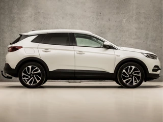 Opel Grandland X Opel Grandland X 1.2 Turbo Business Executive (APPLE CARPLAY, GROOT NAVI, CLIMATE, LEDER, TREKHAAK, SPORTSTOELEN, GETINT GLAS, ELEK ACHTERKLEP, LANE ASSIST, NIEUWE APK, NIEUWSTAAT) - afbeelding nr 4