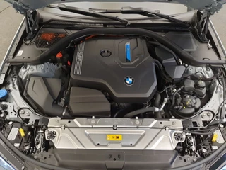 BMW 3 Serie BMW 3 Serie Touring 330e M-Sport Wegklapbare trekhaak, Panoramadak, ACC - afbeelding nr 18