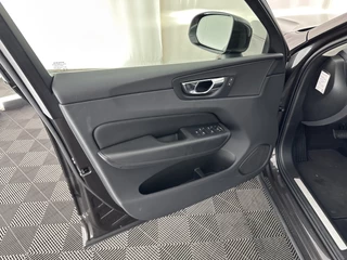Volvo XC60 Volvo XC60 2.0 T6 Plug-in Hybrid AWD Inscription Expression (INCL-BTW)  AUT. *PANO | LUXURY-LEATHER | FULL-LED | HEATED-SPORTSEATS | NAVI-FULLMAP | CAMERA | PDC | ADAPT.CRUISE | CARPLAY | DIGI-COCKPIT | BLIS | SIPS | KEYLESS | 18