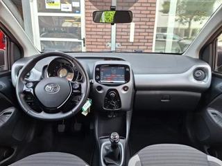 Toyota Aygo Toyota Aygo 1.0 VVT-i X-Play Limited 5Drs /Navi/Camera/Apple/Android/Airco/garantie - afbeelding nr 24