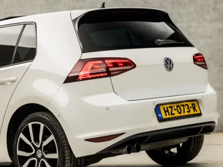 Volkswagen Golf 204Pk Automaat (SCHUIFDAK, APPLE CARPLAY, NAVIGATIE, CLIMATE, STOELVERWARMING, CAMERA, SPORTSTOELEN, GETINT GLAS, CRUISE, NIEUWE APK, NIEUWSTAAT) - afbeelding nr 14