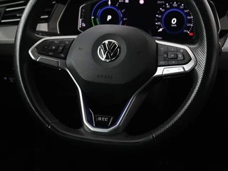 Volkswagen Passat Volkswagen Passat 1.4 TSI PHEV GTE | Panoramadak | Stoelverwarming |  Trekhaak | Side Assist | Camera | Carplay | Adaptive cruise | Park Assist | Matrix LED | Massage - afbeelding nr 9