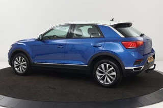 Volkswagen T-Roc Volkswagen T-Roc 1.5 TSI Sport | Stoelverwarming | Full LED |  Trekhaak | Navigatie | Climate control | PDC | Sportstoelen | Cruise control | Bluetooth - afbeelding nr 2