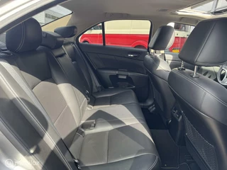 Suzuki Kizashi Suzuki Kizashi 2.4 Sport / Navigatie / Panoramadak / Luxe - afbeelding nr 27