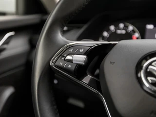 Škoda Octavia Škoda Octavia 1.0 e-TSI Sport Automaat (APPLE CARPLAY, GROOT NAVI, CAMERA, GETINT GLAS, SPORTSTOELEN, STOELVERWARMING, KEYLESS, CRUISE, NIEUWE APK, NIEUWSTAAT) - afbeelding nr 19