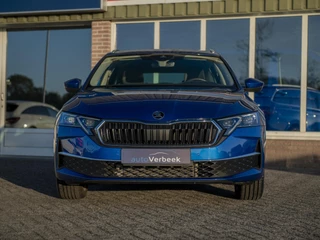 Škoda Octavia Škoda Octavia Combi 1.5 TSI MHEV Business Edition Plus | Matrix LED | Lodge Interieur | Chrome pakket | Stoel-, Stuur- & voorruitverwarming | Navi 13inch | Wireless App-connect | El. achterklep m.sensor | ACC | Winterpakket - afbeelding nr 11