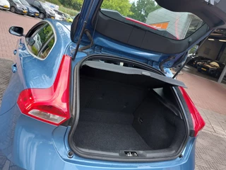 Volvo V40 Volvo V40 2.0 D2 R-Design Business | Origineel NL | Navi | Bi-Xenon | Clima | Cruise | Leder+Alcantara | Stoelverwarming | Pdc | Licht+Regensensor | 16''lm | Voorruitverwarming - afbeelding nr 29
