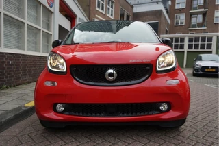 Smart Fortwo Verwarmd stuurwiel | Stoelverwarming | Cruise control | LED pakket | 15inch sportvelgen | Touchscreen Full Map Navigatie | BlueTooth interface | Mirrorlink/ Android Auto | Achteruitrijcamera | Parkeersensoren | - afbeelding nr 11