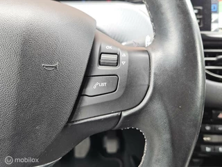 Peugeot 2008 Peugeot 2008 1.2 PureTech Allure Carplay Clima cruise 1e eigenaar - afbeelding nr 17
