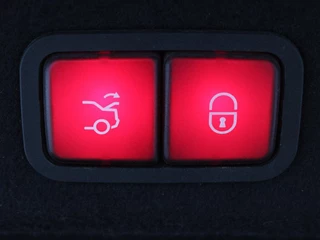 Mercedes-Benz C-Klasse Mercedes-Benz C-klasse 180 Business Solution AMG | Panoramadak | Leder | Stoelverwarming | Cruise control | 360 Camera | Elektrische achterklep | Carplay | Burmester - afbeelding nr 11