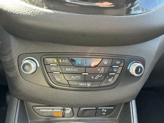 Ford Tourneo Courier Ford Tourneo Courier 1.0 Titanium 100PK Cruise Navi Camera Climate Stoelverwarming Verwarmde Voorruit Parkeersensoren Privacy Glass *Compleet* - afbeelding nr 18