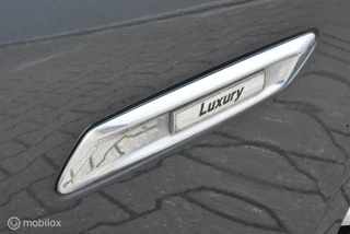 BMW 5 Serie BMW 520d Touring Luxury Mineralgrau Leder Pano HUD 360°Cam Comfortstoelen Keyless 18