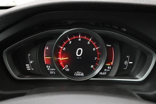 Volvo V40 Volvo V40 2.0 T4 Sport | Stoelverwarming | Full LED |  Navigatie | Leder/Alcantara | Climate control | Parkeerhulp | Cruise control | R Design - afbeelding nr 13