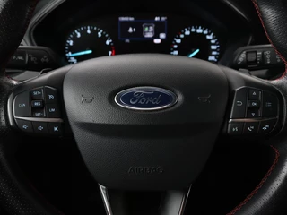 Ford Focus Ford Focus 1.0 EcoBoost ST Line | Stoel & stuurverwarming |  Camera | Trekhaak | Climate control | Carplay | Navigatie | Cruise control - afbeelding nr 10