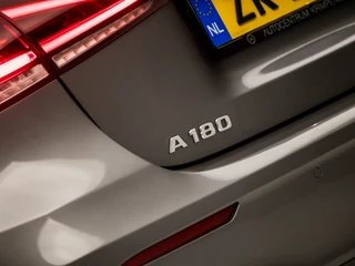 Mercedes-Benz A-Klasse Automaat (APPLE CARPLAY, GROOT NAVI, CAMERA, LEDER/ALCANTARA, DIAMOND GRILL, SPORTSTOELEN, STOELVERWARMING, GETINT GLAS, WIDESCREEN, NIEUWE APK, NIEUWSTAAT) - afbeelding nr 32