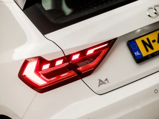 Audi A1 Sportback Automaat (VIRTUAL COCKPIT, CLIMATE, STOELVERWARMING, SPORTSTOELEN, GETINT GLAS, LANE ASSIST, LM VELGEN, CRUISE, NIEUWSTAAT) - afbeelding nr 25