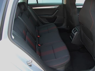 Škoda Octavia Škoda Octavia Combi 1.0 TSI 116pk DSG Style Sport | Kuipstoelen - afbeelding nr 24