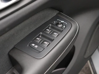 Volvo S60 Volvo S60 T6 PLUG-IN HYBRID LONG RANGE PLUS DARK SCHUIFDAK HARMAN KARDON 3 - afbeelding nr 17