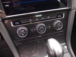 Volkswagen Golf AUTOMAAT / NAVI / CLIMA / PDC / BLUETOOTH / CRUISE / CARPLAY / NL-AUTO - afbeelding nr 14