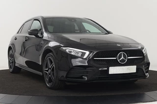 Mercedes-Benz A-Klasse Mercedes-Benz A-klasse 250e AMG Night | Carplay | Stoelverwarming |  Full LED | Sfeerverlichting | Leder/Alcantara | Navigatie | Park Assist - afbeelding nr 31