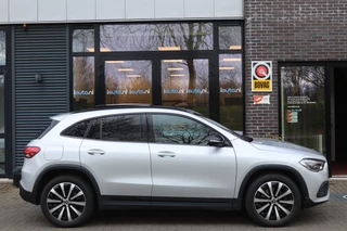 Mercedes-Benz GLA Pano/LED/Leder/Keyless/Camera/Elek. stoelen/Dodehoek/19