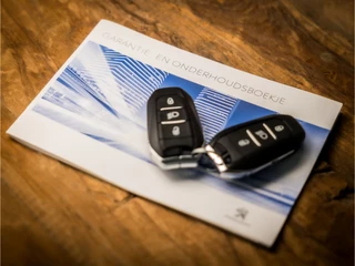 Peugeot 3008 Peugeot 3008 1.2 PureTech Sport Automaat (APPLE CARPLAY, GROOT NAVI, 360 CAMERA, TREKHAAK, LEDER, KEYLESS, SPORTSTOELEN, CRUISE, GETINT GLAS, NIEUWE APK, NIEUWSTAAT) - afbeelding nr 17