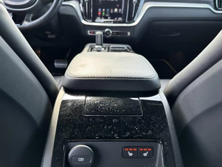 Volvo V60 Volvo V60 T6 Plug-In Hybrid AWD R-Design | Harman/Kardon Audio | Memorystoelen | Climate Pack | ACC | Keyless Entry | - afbeelding nr 19