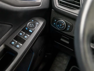 Ford Focus Automaat (PANORAMADAK, APPLE CARPLAY, GROOT NAVI, STUUR/STOELVERWARMING, GETINT GLAS, ADAPTIVE CRUISE, TREKHAAK, PARKEER ASSISTENT, NIEUWE APK, NIEUWSTAAT) - afbeelding nr 24