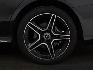 Mercedes-Benz C-Klasse Mercedes-Benz C-klasse 300e AMG Night | Adaptive cruise |  Stoelverwarming | Carplay | Leder/Alcantara | Camera | Navigatie | Full LED - afbeelding nr 35