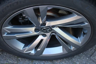 Volkswagen Tiguan Volkswagen Tiguan 1.5 TSI R-Line DSG Virtual/Navi/Leer/360view 