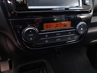 Mitsubishi Space Star Mitsubishi Space Star 1.2 80pk Nova 5-Deurs | 1ste Eigenaar | Navi | Apple Carplay+Android Auto | Clima | Cruise | Licht+Regensensor | Keyless Entry | Stoelverwarming | Pdc | Privacy Glass | 14''lm - afbeelding nr 16